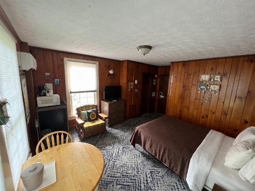 Smoky Falls Lodge - image 22