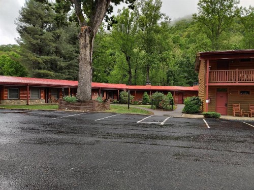 Smoky Falls Lodge - image 26