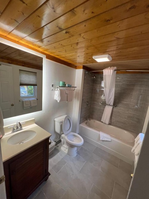 Smoky Falls Lodge - image 30