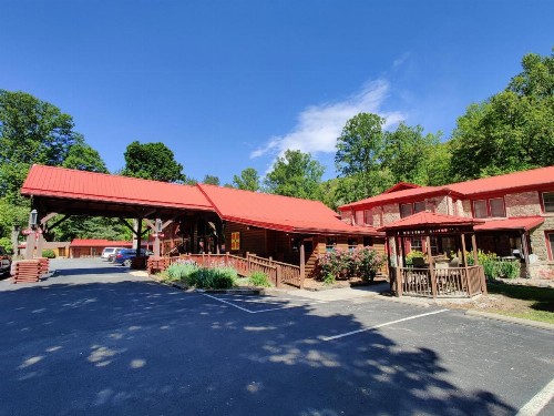 Smoky Falls Lodge - image 32