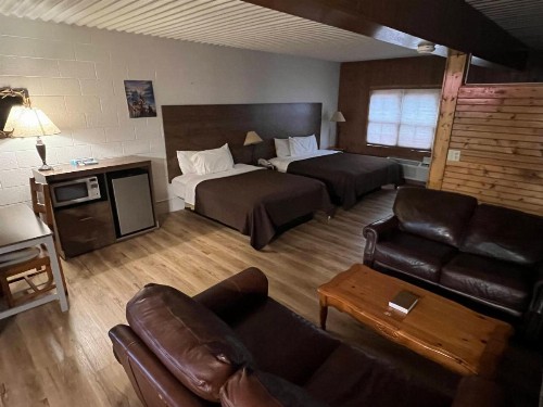 Smoky Falls Lodge - image 33