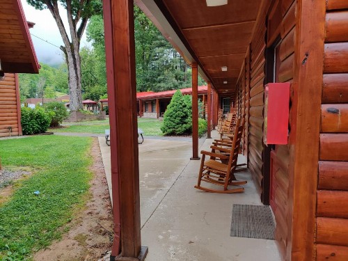 Smoky Falls Lodge - image 39