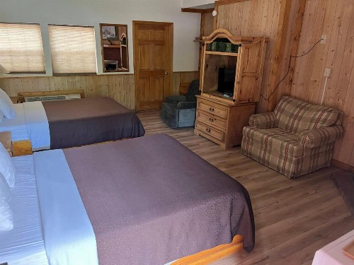 Smoky Falls Lodge - image 4