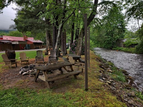 Smoky Falls Lodge - image 9