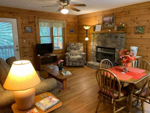 Misty Creek Log Cabins - image 1
