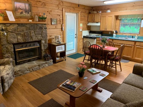 Misty Creek Log Cabins - image 14