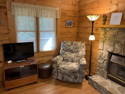Misty Creek Log Cabins - image 16
