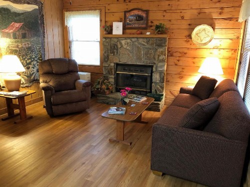 Misty Creek Log Cabins - image 20