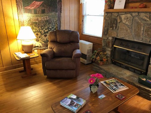 Misty Creek Log Cabins - image 21