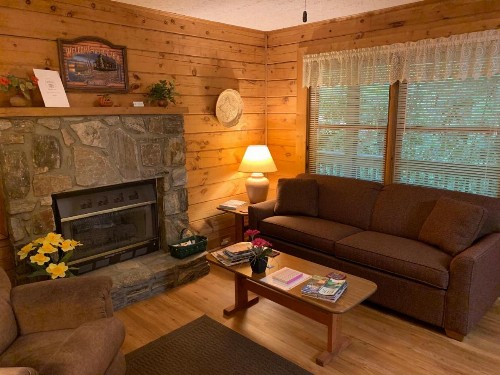 Misty Creek Log Cabins - image 3