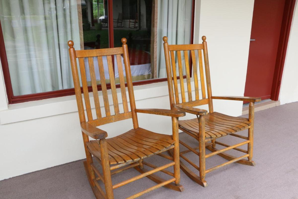 Castlewood Inn - image 7