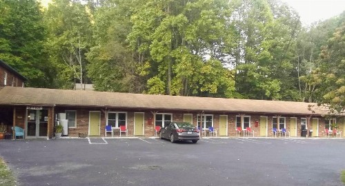 Stony Creek Motel - image 2