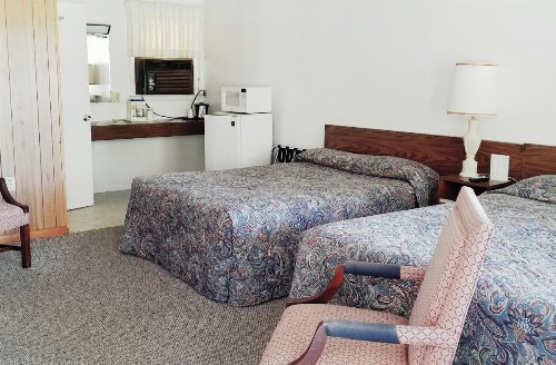 Tanglewood Motel and Log Cabins - image 7