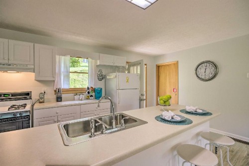Maggie Valley House with Mtn Views - 1 Mi to DT - image 8