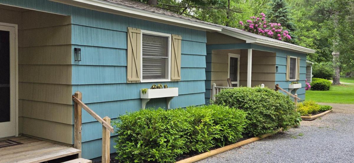 Cozy Creek Cottages - image 4