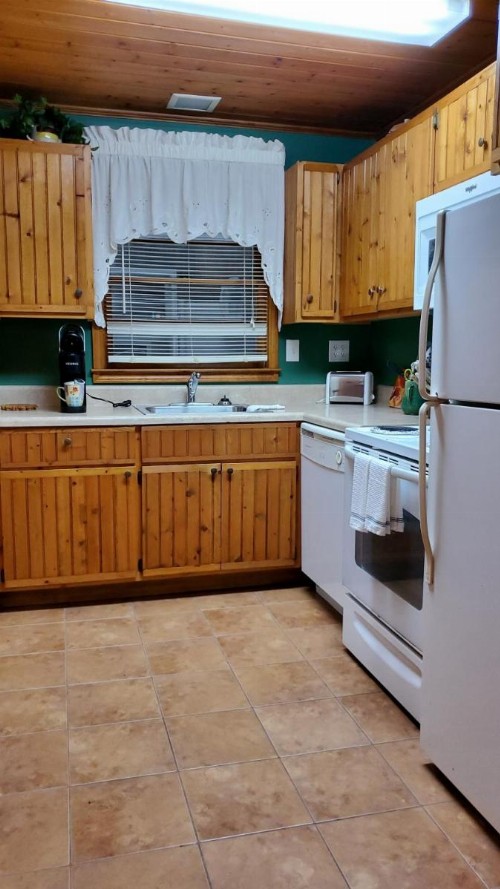 Cozy Creek Cottages - image 40