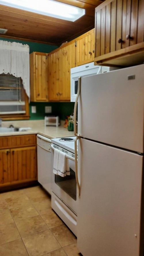 Cozy Creek Cottages - image 42