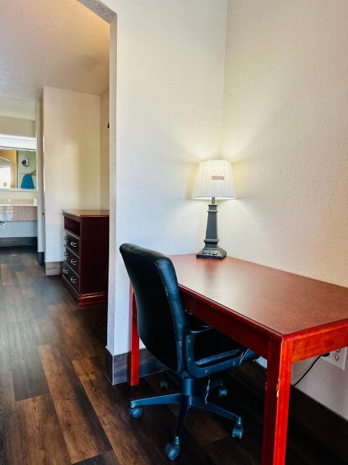 Magnolia Inn and Suites - image 12