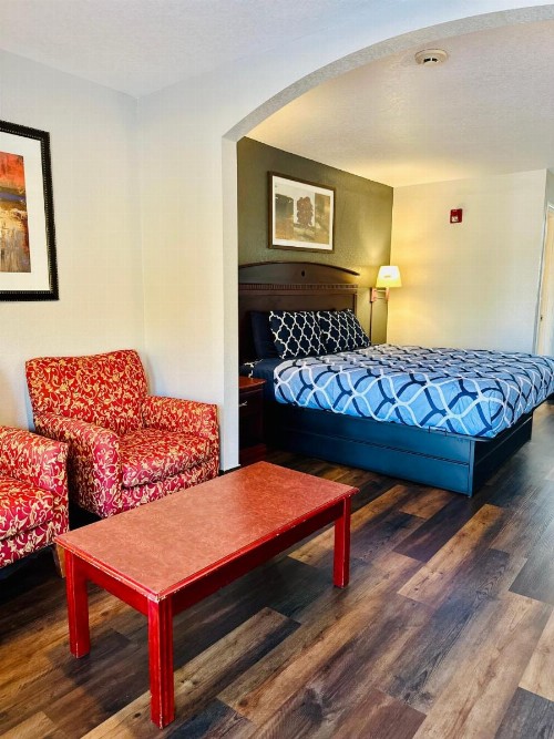 Magnolia Inn and Suites - image 15