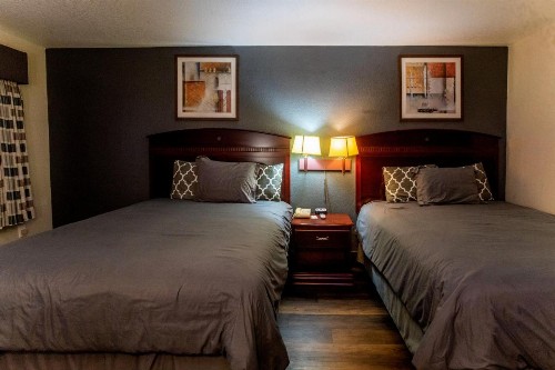 Magnolia Inn and Suites - image 21