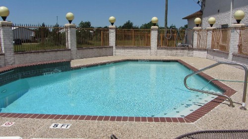 Magnolia Inn and Suites - image 34