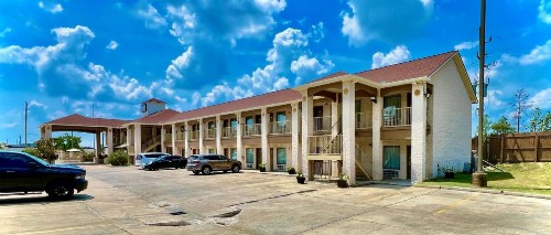 Magnolia Inn and Suites - image 35