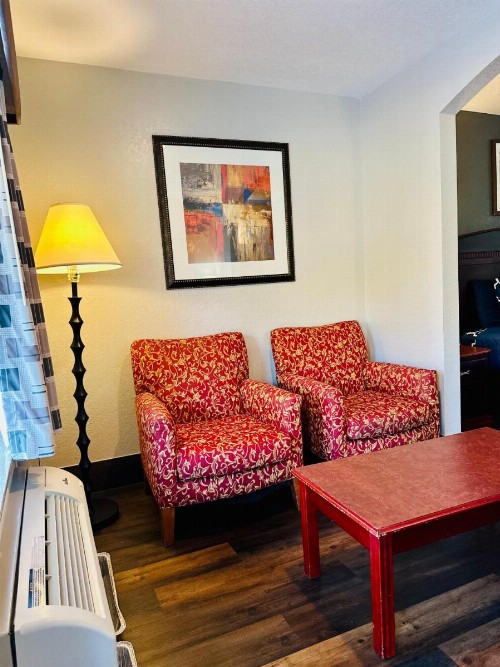 Magnolia Inn and Suites - image 37