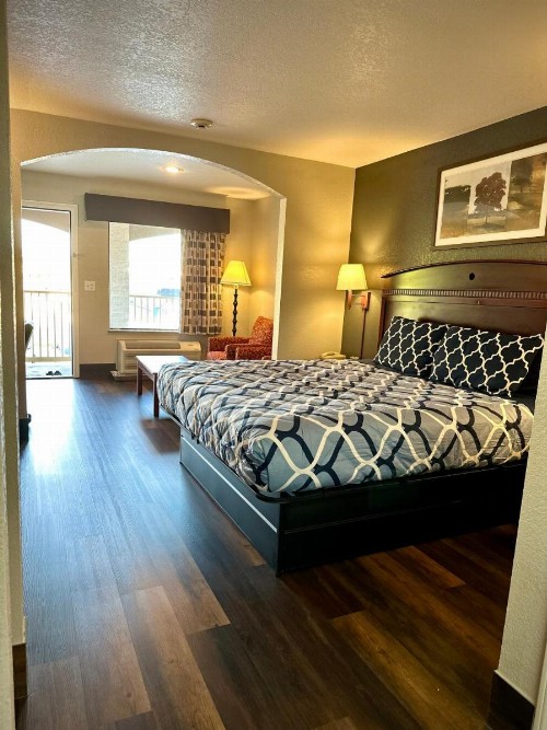 Magnolia Inn and Suites - image 39