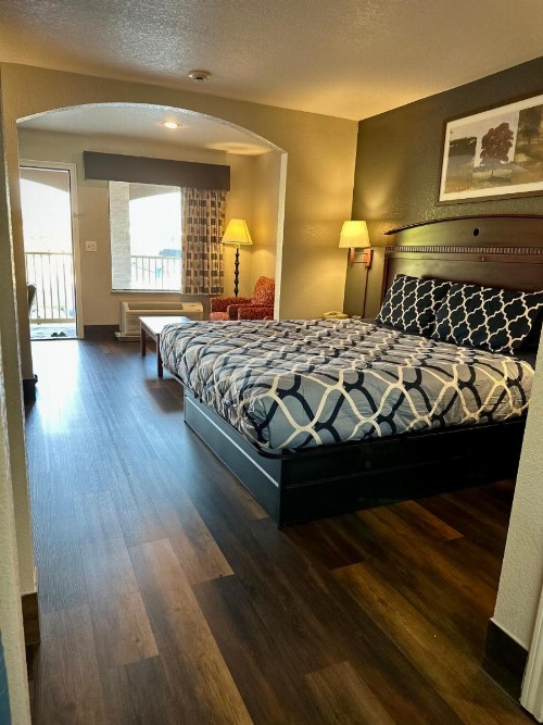 Magnolia Inn and Suites - image 40