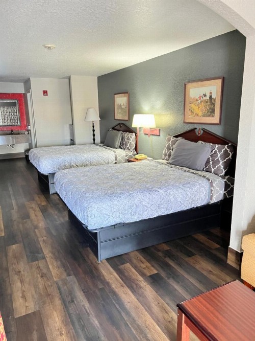 Magnolia Inn and Suites - image 44