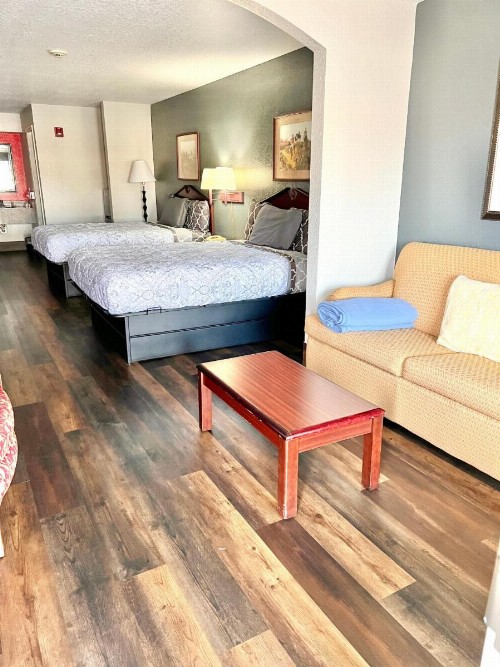 Magnolia Inn and Suites - image 45