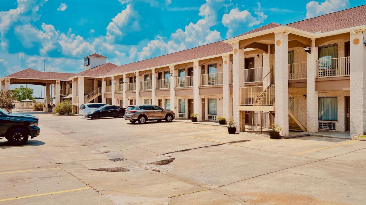 Magnolia Inn and Suites - image 5