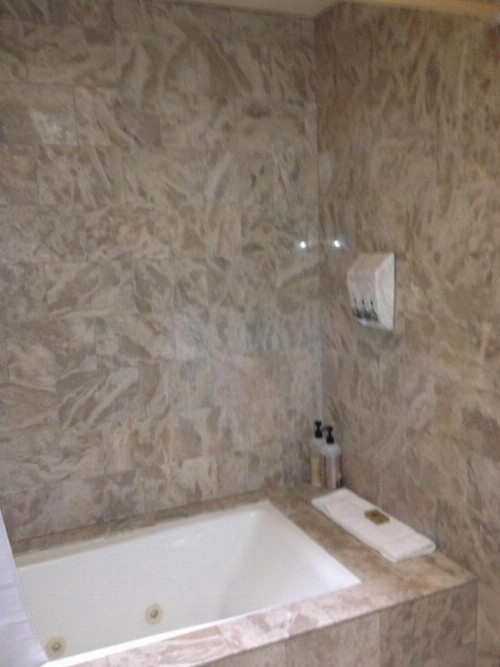 Malibu Country Inn - image 10