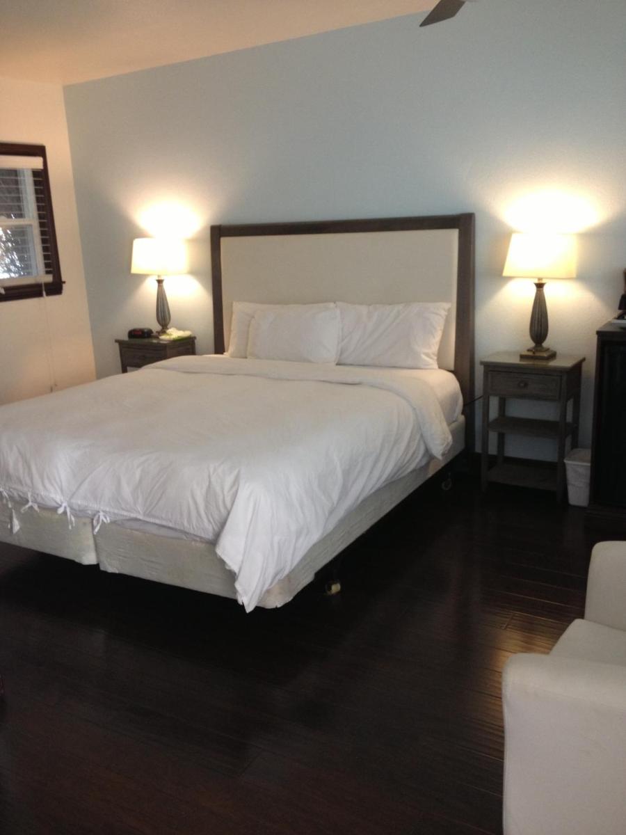 Malibu Country Inn - image 2