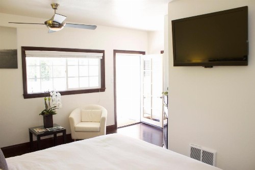 Malibu Country Inn - image 7