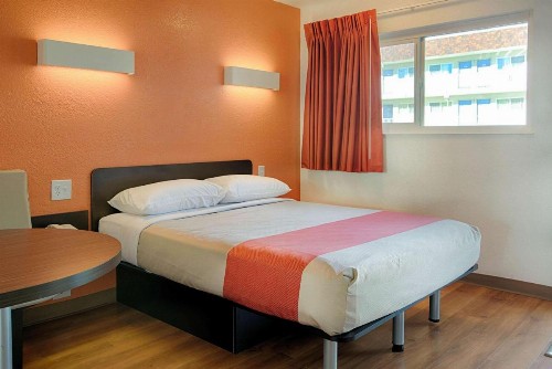 Motel 6-Mammoth Lakes CA - image 10