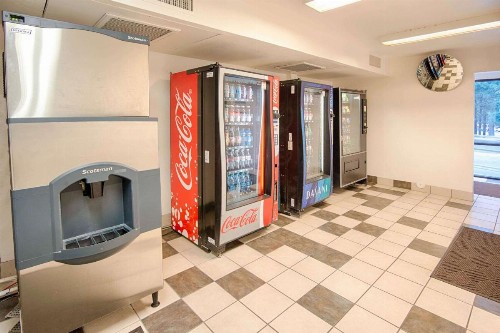 Motel 6-Mammoth Lakes CA - image 12