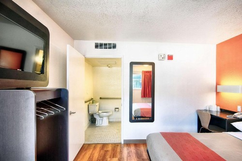 Motel 6-Mammoth Lakes CA - image 15