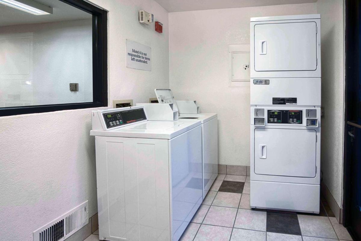 Motel 6-Mammoth Lakes CA - image 2