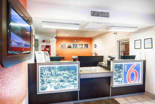 Motel 6-Mammoth Lakes CA - image 21