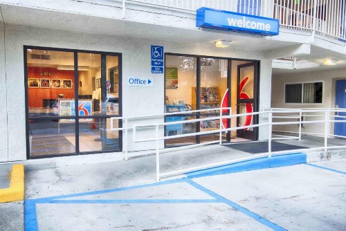 Motel 6-Mammoth Lakes CA - image 24