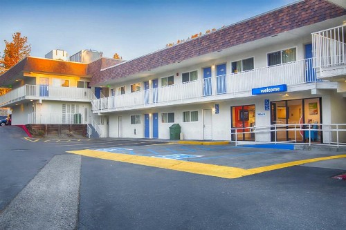 Motel 6-Mammoth Lakes CA - image 25