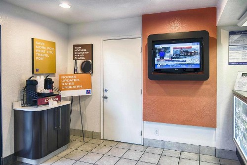 Motel 6-Mammoth Lakes CA - image 33