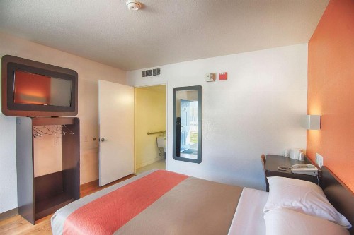 Motel 6-Mammoth Lakes CA - image 34