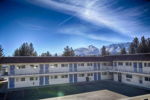 Motel 6-Mammoth Lakes CA - image 38