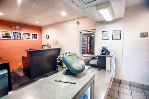 Motel 6-Mammoth Lakes CA - image 4