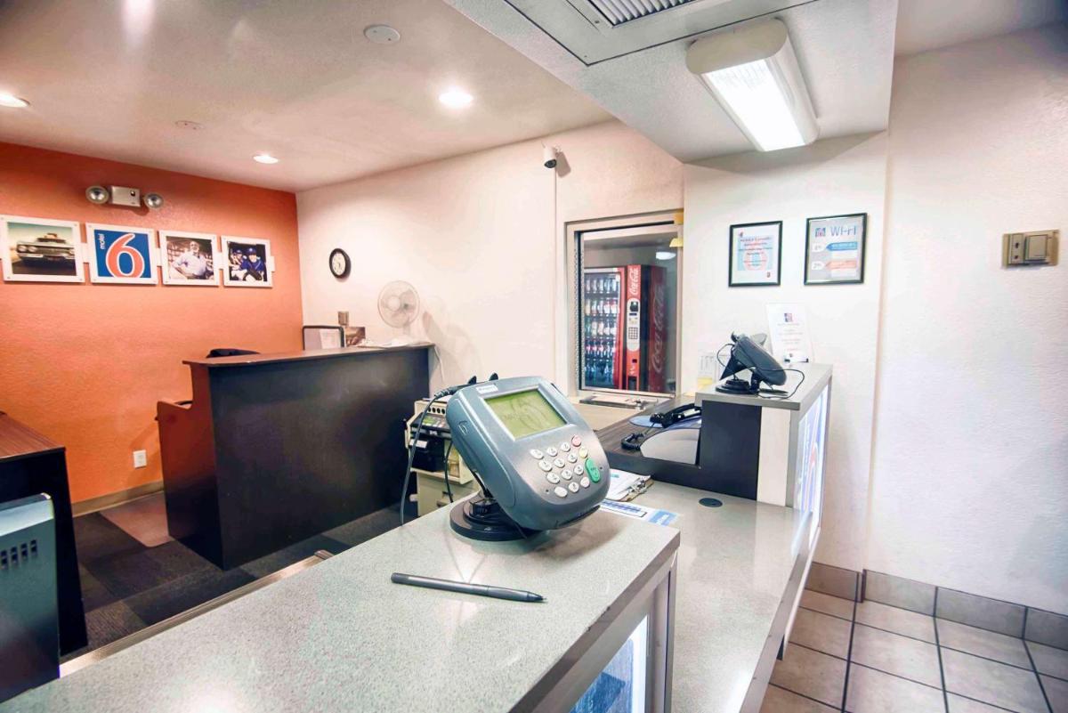 Motel 6-Mammoth Lakes CA - image 4