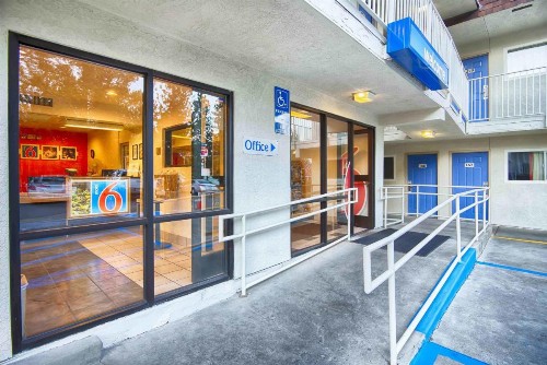 Motel 6-Mammoth Lakes CA - image 40