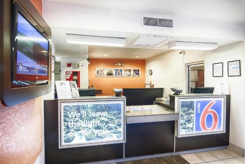 Motel 6-Mammoth Lakes CA - image 45