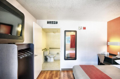 Motel 6-Mammoth Lakes CA - image 46